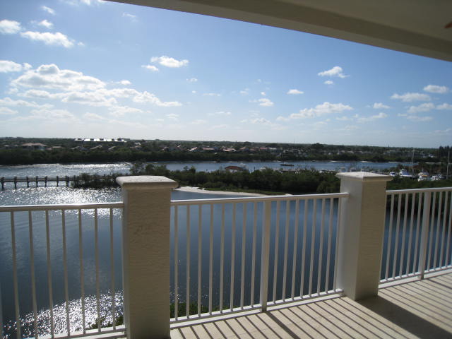 Jupiter Yacht Club Condos